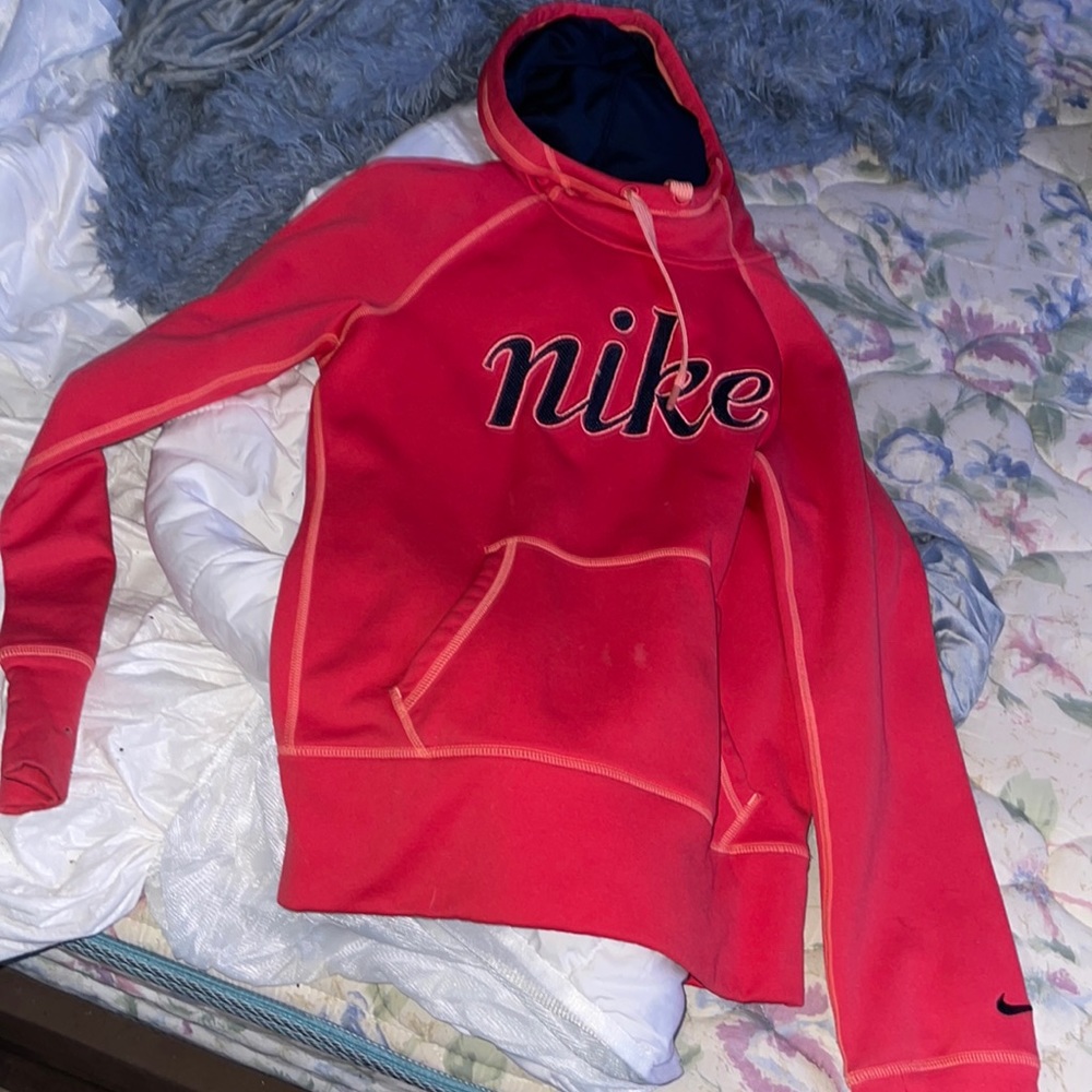 small therma fit nike hoodie pink